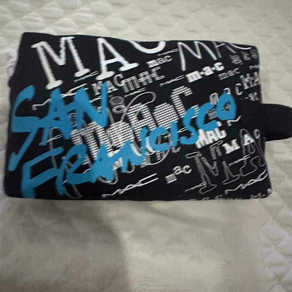 MAC Cosmetics Style Voyager San Francisco Makeup Bag
